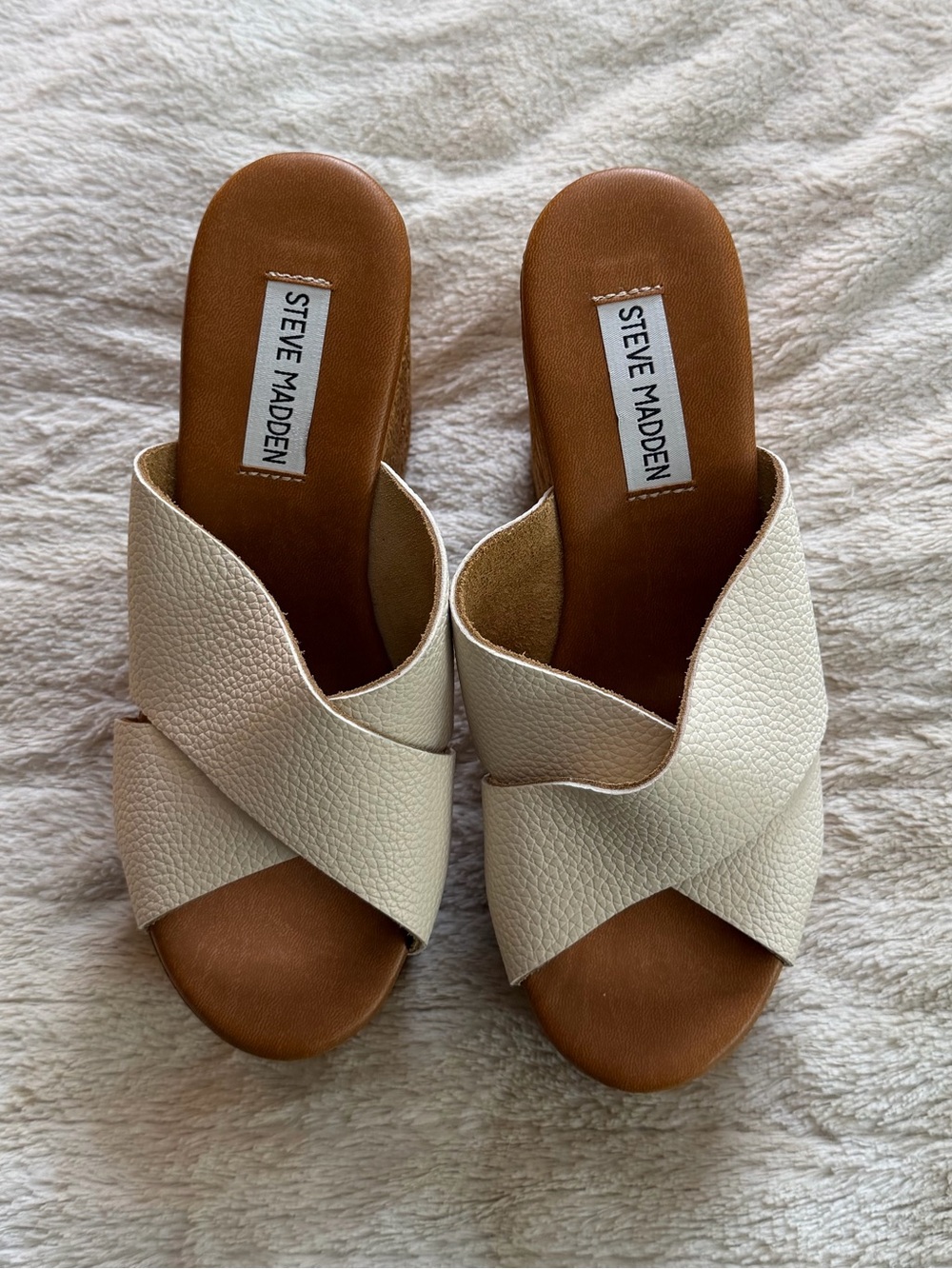 NWOT Steve Madden Platform Sandals - Picture 2 of 3